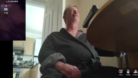 Play Me online show from 03-10-25, 01:54