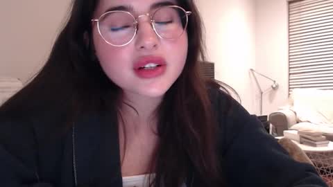 Snapshot of playnofuckinggames chatting on 01-10-25, 10:04 Mary online show from 01-10-25, 10:04