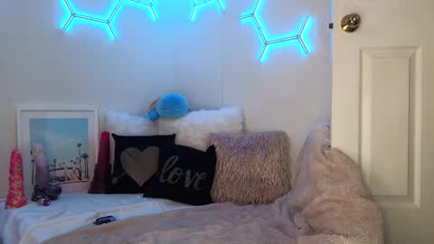 Snapshot of playtimewithv chatting on 03-07-25, 04:24 Horny Housewife V Husband online show from 03-07-25, 04:24