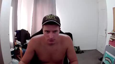 Snapshot of plkrisztian chatting on 09-22-25, 02:41 plkrisztian online show from 09-22-25, 02:41