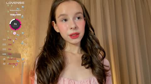 Snapshot of plusvibe chatting on 12-03-24, 07:00 Sophie online show from 12-03-24, 07:00