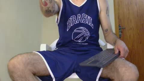 Snapshot of po3t3r0 chatting on 12-14-25, 12:16 juan online show from 12-14-25, 12:16