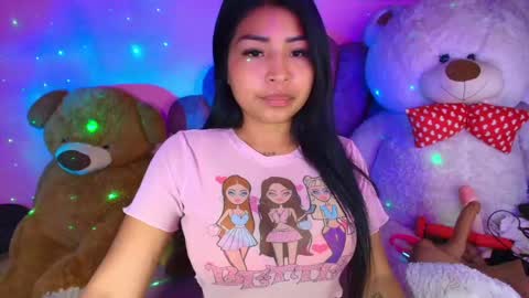 Snapshot of pocahontas_cute chatting on 05-12-26, 10:23 Nicole online show from 05-12-26, 10:23
