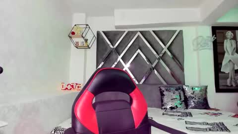 Snapshot of pocahontasweetss chatting on 12-18-24, 03:11 I dream of having many followers online show from 12-18-24, 03:11