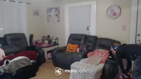 Snapshot of pocketplywood chatting on 11-28-25, 12:35 PocketPlywood online show from 11-28-25, 12:35