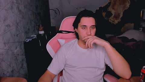 pohyi_ online show from 12-15-25, 01:04