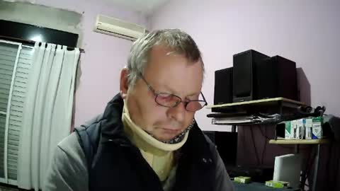 Snapshot of pol22010 chatting on 06-12-26, 10:41 Polako online show from 06-12-26, 10:41