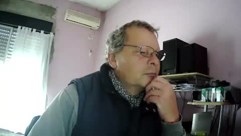 Snapshot of pol22010 chatting on 07-20-26, 04:42 Polako online show from 07-20-26, 04:42