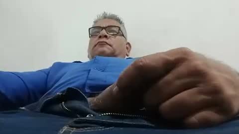 Snapshot of poli475 chatting on 12-27-24, 12:39 poli online show from 12-27-24, 12:39
