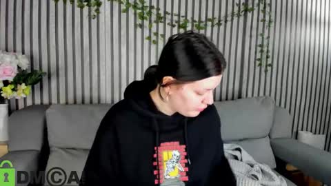 Polly online show from 11-16-25, 01:22