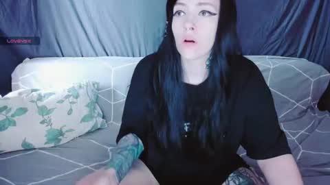 Snapshot of polly_wow chatting on 07-14-26, 12:22 Polly online show from 07-14-26, 12:22