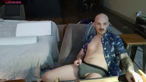 Snapshot of pompous_pirate chatting on 03-03-26, 12:00 Pompous Pirates online show from 03-03-26, 12:00