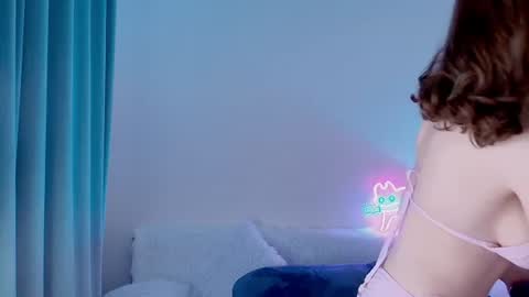 Snapshot of poompoompeach_ chatting on 06-25-26, 06:51 Alice online show from 06-25-26, 06:51