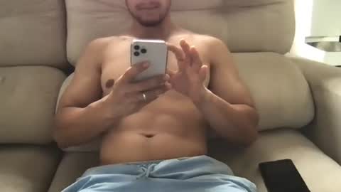 Snapshot of poormanbr chatting on 12-18-25, 04:35 poormanbr online show from 12-18-25, 04:35