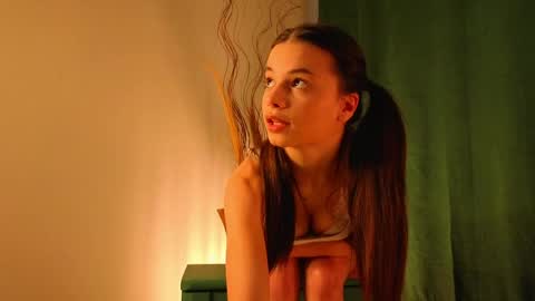 Snapshot of poppetbambi chatting on 05-03-26, 09:37 Olivia online show from 05-03-26, 09:37