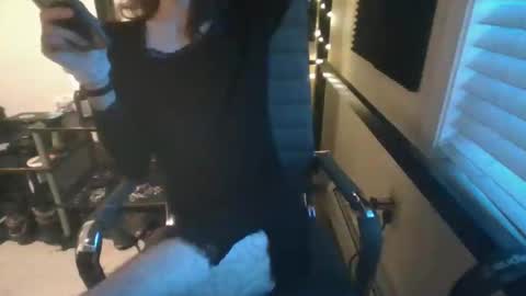 Snapshot of porcelain_tears01 chatting on 10-22-25, 11:21 porcelain_tears01 online show from 10-22-25, 11:21