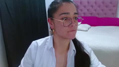 porcelainlux online show from 01-26-25, 07:52