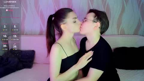 Ana and Tati online show from 10-21-25, 07:47