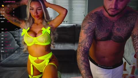 Snapshot of pornstar_couple22 chatting on 12-31-24, 03:09 British Pornstar Couple online show from 12-31-24, 03:09