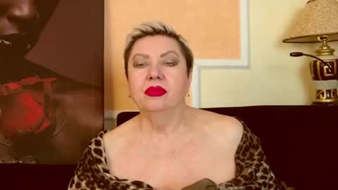 Snapshot of posh_lady chatting on 06-19-26, 08:12 LADY POSH online show from 06-19-26, 08:12