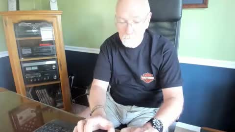 Snapshot of poundinmycock4u chatting on 04-11-26, 02:43 PoundinMyCock4U online show from 04-11-26, 02:43