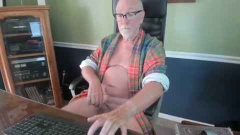 Snapshot of poundinmycock4u chatting on 06-15-26, 11:45 PoundinMyCock4U online show from 06-15-26, 11:45