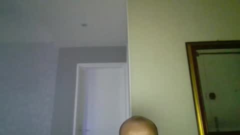 Snapshot of pourquoi_toi chatting on 10-10-25, 03:44 pourquoi_toi online show from 10-10-25, 03:44