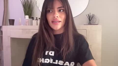 Selena online show from 10-22-25, 11:37