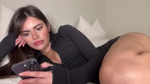 Selena online show from 03-17-26, 11:08