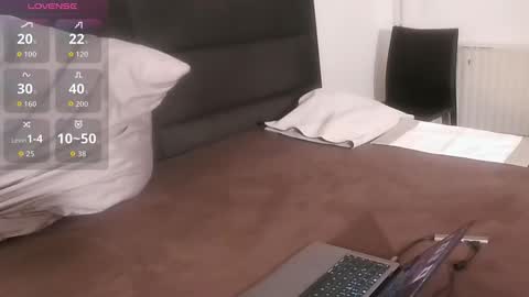 Snapshot of povaridad chatting on 11-19-25, 04:40 Smooth Daddy online show from 11-19-25, 04:40