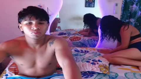 ALEX Y ALEXA online show from 10-28-25, 03:21