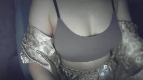 Snapshot of pralinne_ chatting on 02-15-25, 03:28 pralinne_ online show from 02-15-25, 03:28