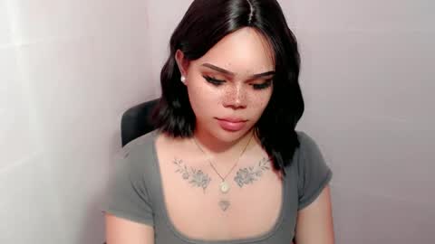 Snapshot of preciousangel69xxx chatting on 01-09-25, 12:57 MAXXINE online show from 01-09-25, 12:57