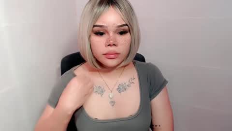 Snapshot of preciousangel69xxx chatting on 01-18-25, 10:17 MAXXINE online show from 01-18-25, 10:17