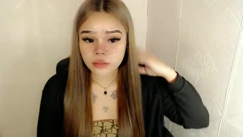 Snapshot of preciousangel69xxx chatting on 02-27-25, 02:42 MAXXINE online show from 02-27-25, 02:42