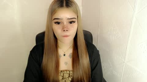 Snapshot of preciousangel69xxx chatting on 03-09-25, 04:27 MAXXINE online show from 03-09-25, 04:27