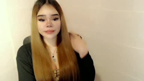 Snapshot of preciousangel69xxx chatting on 05-18-26, 04:07 MAXXINE online show from 05-18-26, 04:07