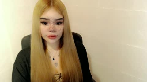 Snapshot of preciousangel69xxx chatting on 05-24-26, 02:27 MAXXINE online show from 05-24-26, 02:27