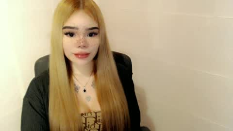 Snapshot of preciousangel69xxx chatting on 05-26-26, 05:14 MAXXINE online show from 05-26-26, 05:14