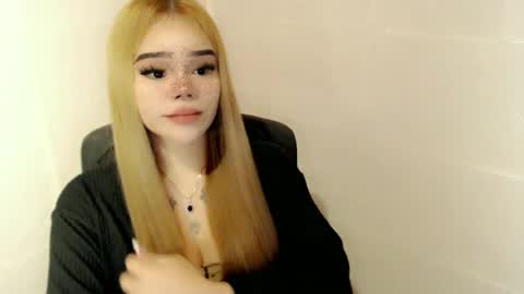 Snapshot of preciousangel69xxx chatting on 05-29-26, 06:44 MAXXINE online show from 05-29-26, 06:44