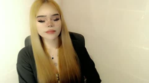 Snapshot of preciousangel69xxx chatting on 06-06-26, 09:25 MAXXINE online show from 06-06-26, 09:25