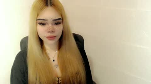 Snapshot of preciousangel69xxx chatting on 06-19-26, 04:06 MAXXINE online show from 06-19-26, 04:06