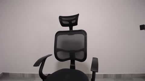 Snapshot of present_the_magic chatting on 12-03-24, 04:25 Plux online show from 12-03-24, 04:25