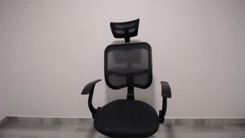 Snapshot of present_the_magic chatting on 12-08-24, 05:39 Plux online show from 12-08-24, 05:39
