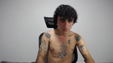 Snapshot of present_the_magic chatting on 12-09-24, 07:29 Plux online show from 12-09-24, 07:29