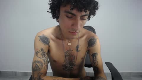 Snapshot of present_the_magic chatting on 01-18-25, 06:56 Plux online show from 01-18-25, 06:56