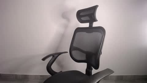 Snapshot of present_the_magic chatting on 01-19-25, 05:26 Plux online show from 01-19-25, 05:26