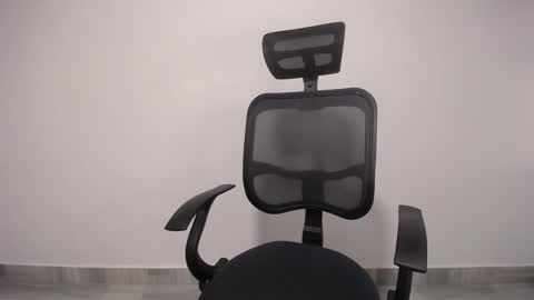 Snapshot of present_the_magic chatting on 01-21-25, 04:10 Plux online show from 01-21-25, 04:10