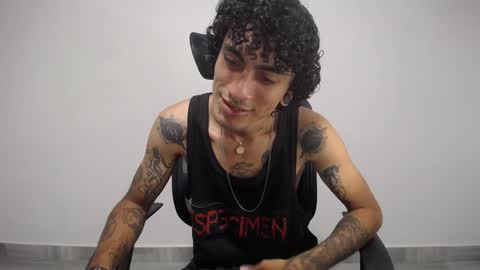 Snapshot of present_the_magic chatting on 01-25-25, 06:34 Plux online show from 01-25-25, 06:34