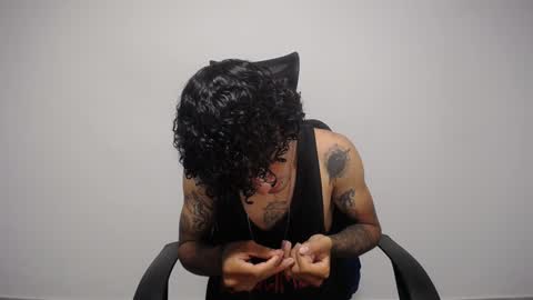 Snapshot of present_the_magic chatting on 01-30-25, 02:49 Plux online show from 01-30-25, 02:49